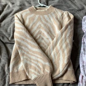pinkish/cream sweater so cute never wore it! Super soft and fun!!💟
